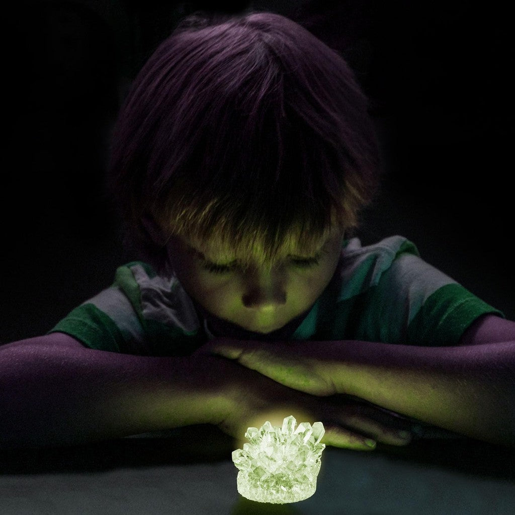 NATIONAL GEOGRAPHIC Glow-in-the-Dark Crystal Growing Lab - DIY Crystal Creation-Includes Real Fluorite Crystal Specimen