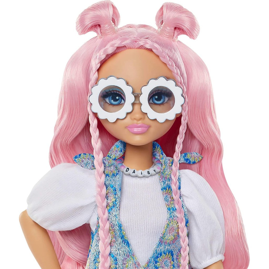 Barbie Dream Besties Doll and Accessories, Daisy Jean Posable Fashion Doll with Removable Fashions & Wavy Pink Hair