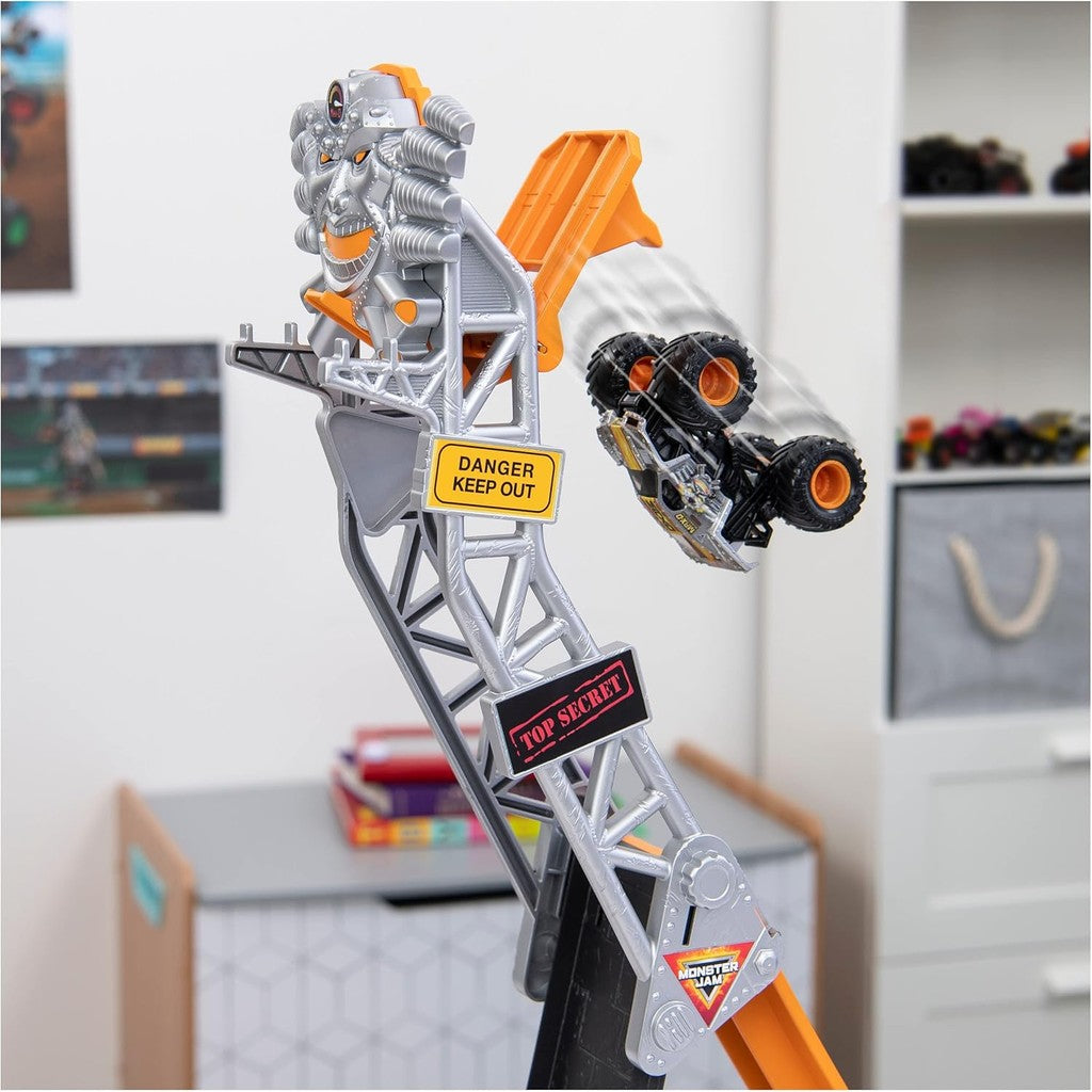 Monster Jam, Official Max-D Break Free Playset with Exclusive 1:64 Scale Max-D Die-Cast Monster Truck