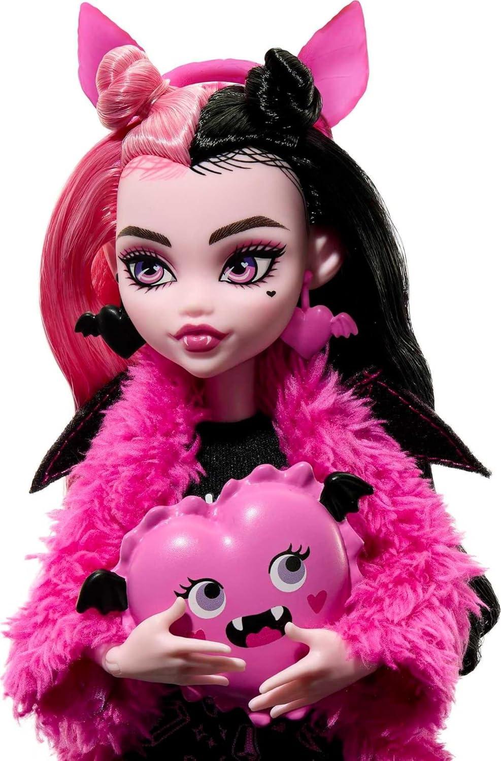 Monster High Creepover Party Doll, Twyla with Pet Bunny Dustin, Sleepover Clothes&Accessories like Hoodie, Book&Backpack