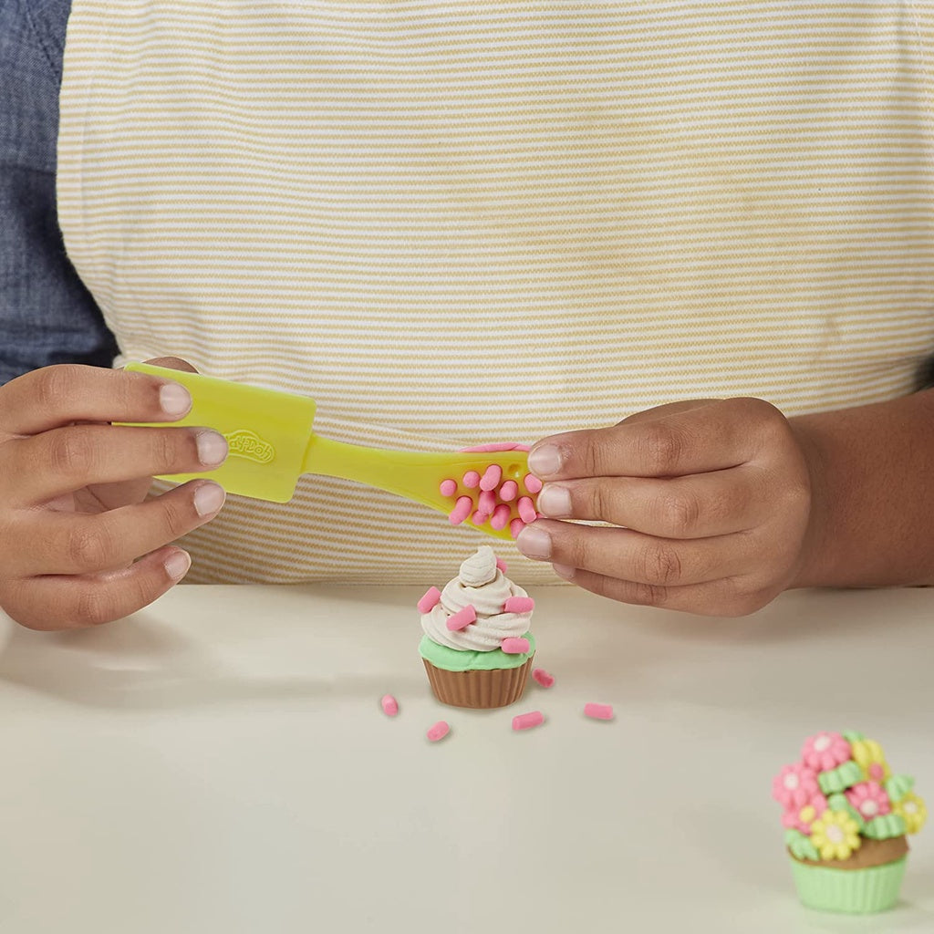 Play Doh Playdoh Kitchen Creations Cookie / Ultimate Cookie Baking Playset for Kids 3 Years and Up with Toy Mixer