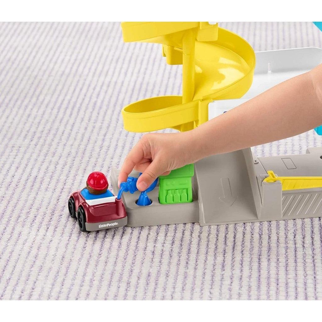 Fisher-Price Little People Toddler Toy Helpful Neighbor’s Garage Playset with Spiral Ramp & 2 Cars