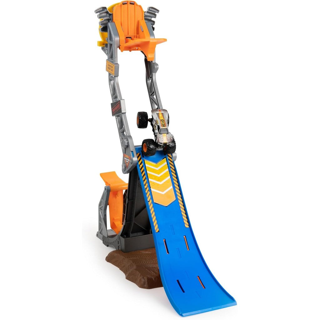 Monster Jam, Official Max-D Break Free Playset with Exclusive 1:64 Scale Max-D Die-Cast Monster Truck