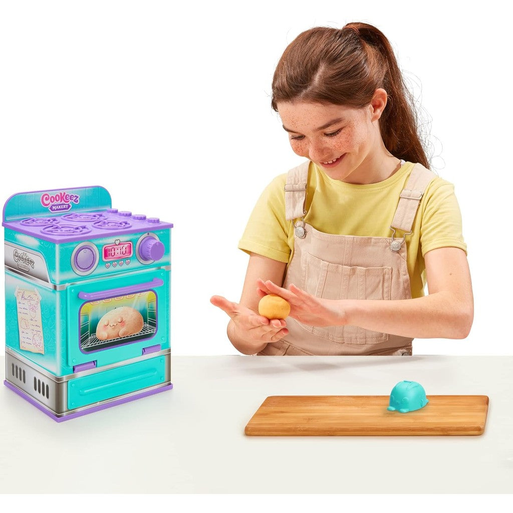 Baked Treatz Oven Playset – Interactive Bake & Reveal Toy Oven with Mystery Warm Scented Plush