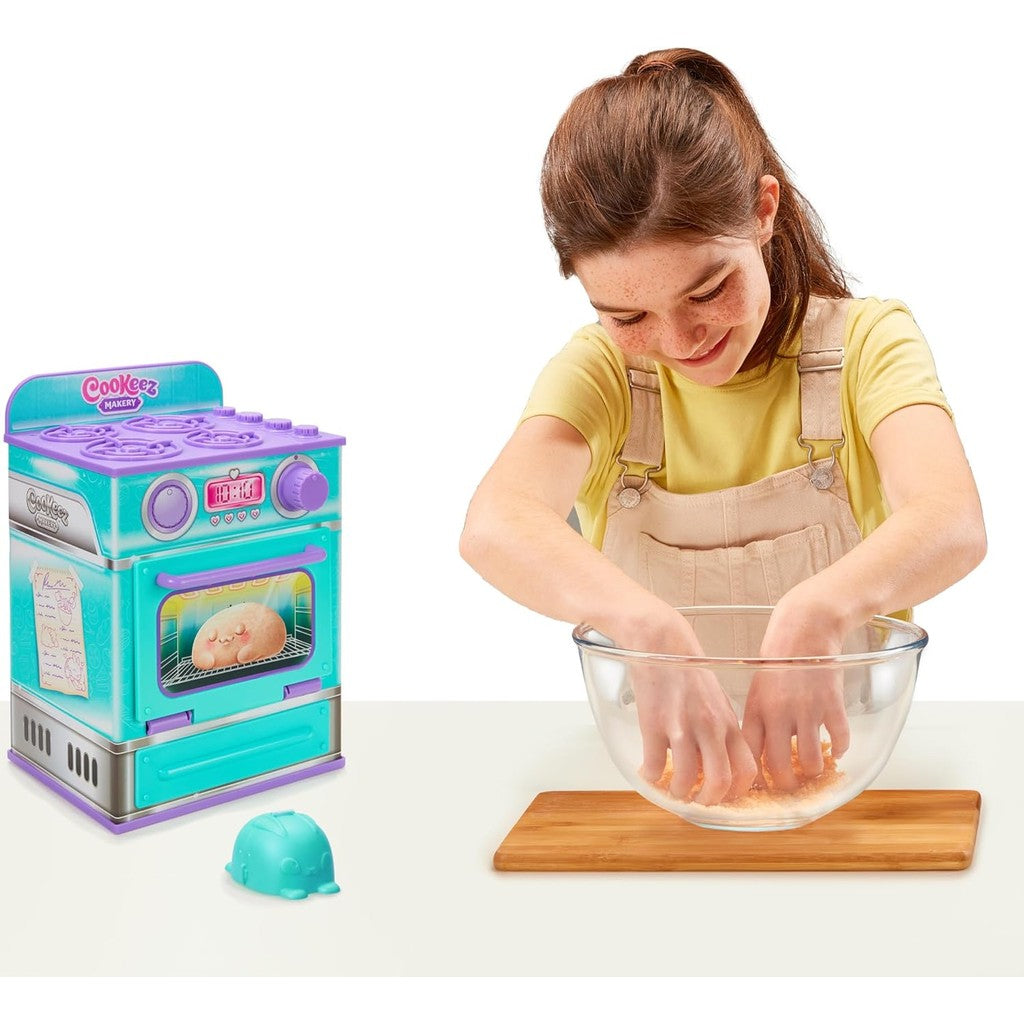 Baked Treatz Oven Playset – Interactive Bake & Reveal Toy Oven with Mystery Warm Scented Plush
