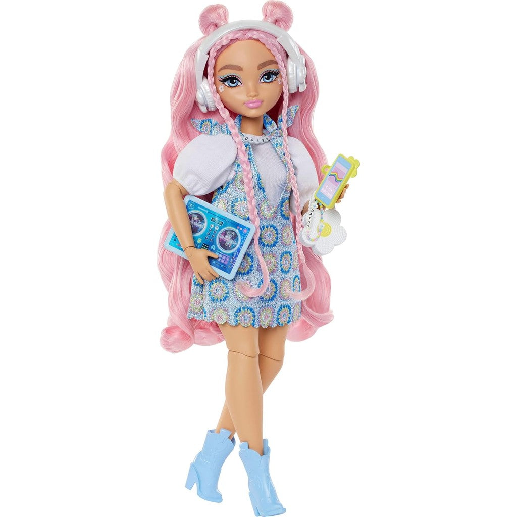 Barbie Dream Besties Doll and Accessories, Daisy Jean Posable Fashion Doll with Removable Fashions & Wavy Pink Hair