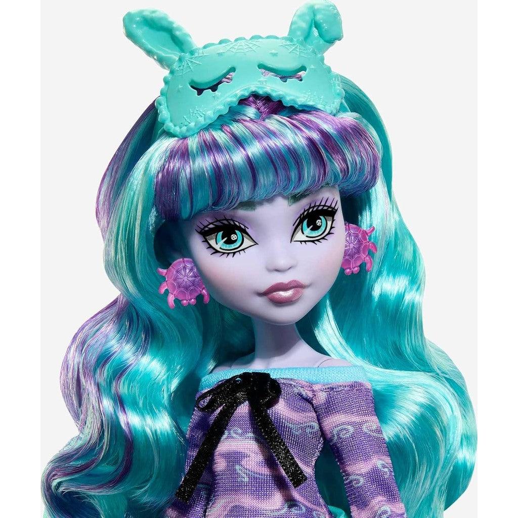 Monster High Creepover Party Doll, Twyla with Pet Bunny Dustin, Sleepover Clothes&Accessories like Hoodie, Book&Backpack