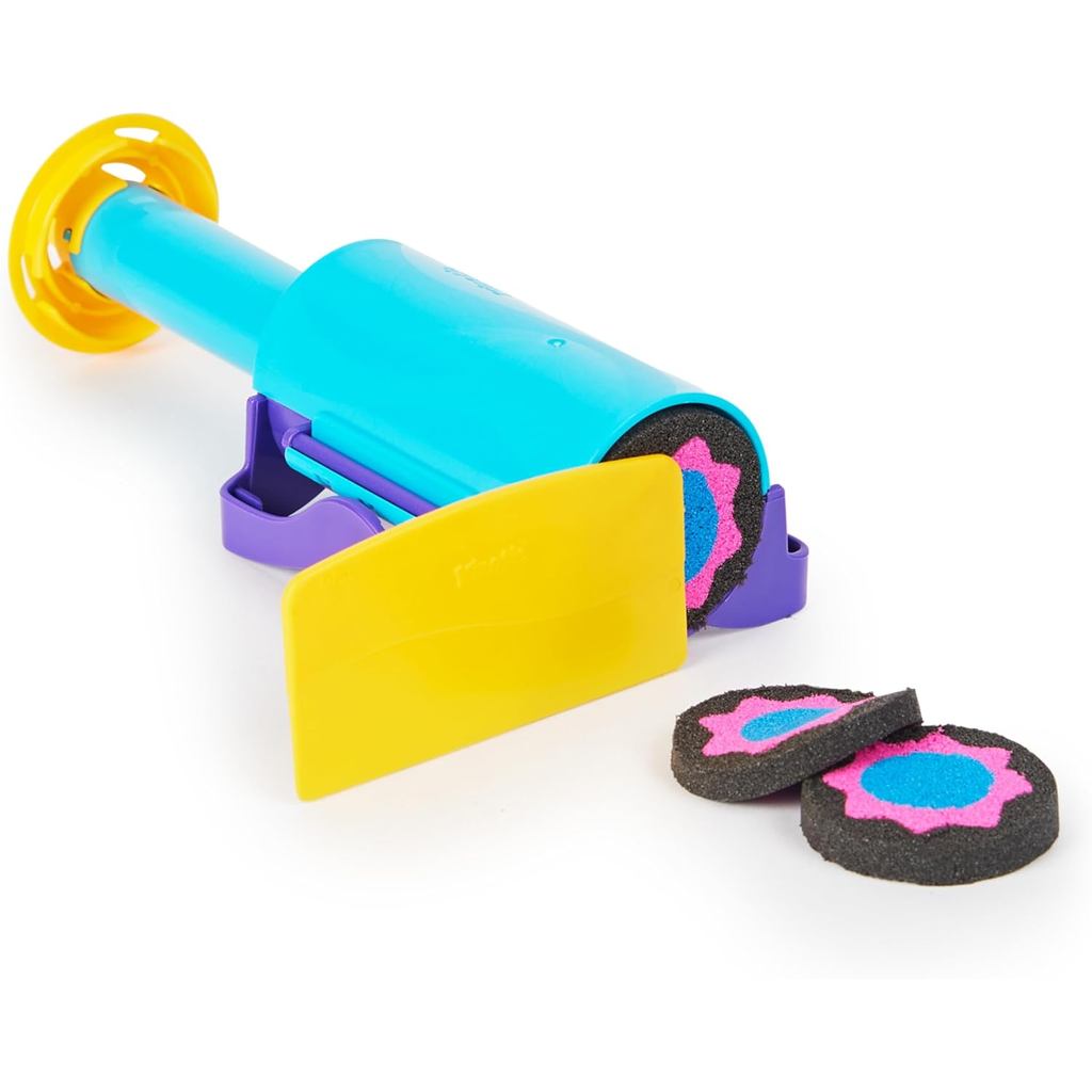 Kinetic Sand, Slice N’ Surprise Set with 13.5oz of Black, Pink and Blue Play Sand and 7 Tools, Sensory Toys for Kids