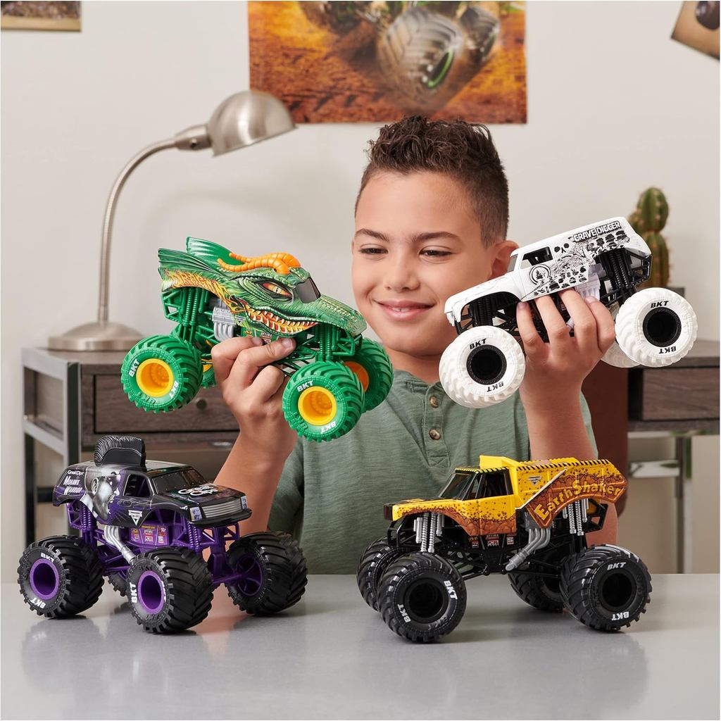 Monster Jam, Official Grave Digger Monster Truck, Collector Die-Cast Vehicle, 1:24 Scale, Ages 3 and up