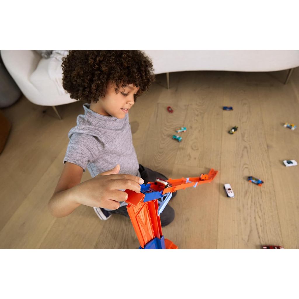 HOT Wheels City Transporter - with extendable Downhill ramp, Loading Area for 20 Vehicles and Special Wheels